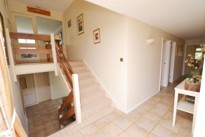 MEZZANINE/ENTRY FLOO