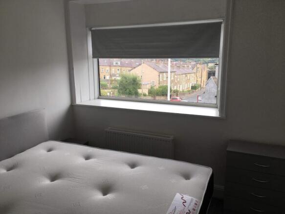 2 bed Terraced to rent Image 4