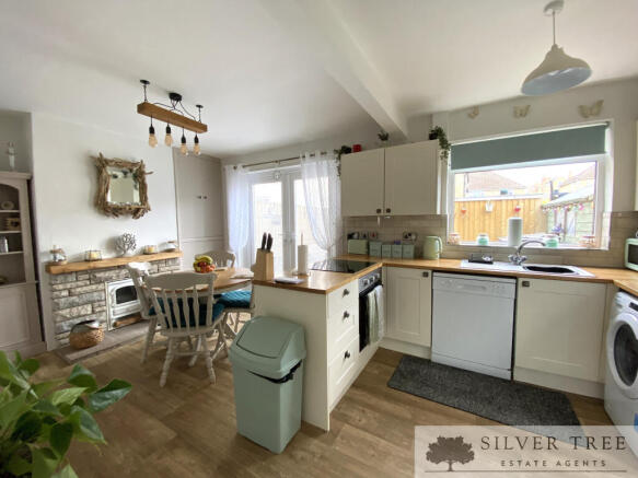 3 bed Semi-Detached for sale Image 4