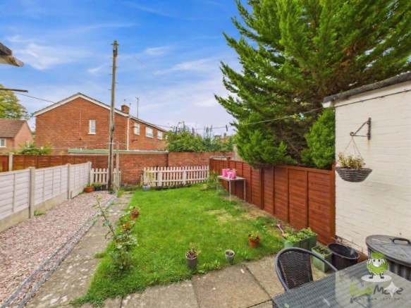 Garden - Ewemove Whitchurch Nantwich Charlotte Tho