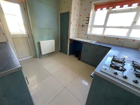 KITCHEN 9'8 x 9'5