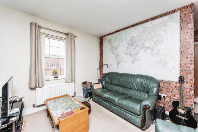 2 bed Apartment for sale Image 12
