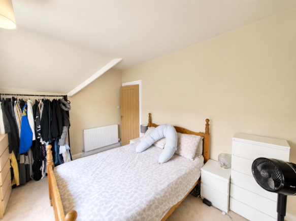 3 bed Terraced for sale Image 12