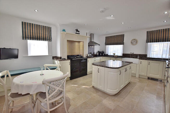 3 bed Semi-Detached for sale Image 9