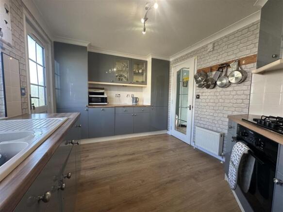 2 bed Detached for sale Image 5
