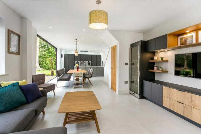 11 Ashenden Walk ...