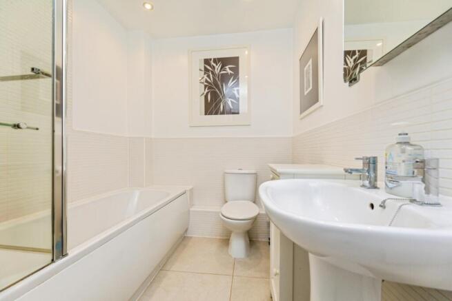 4 bed House for sale Image 10