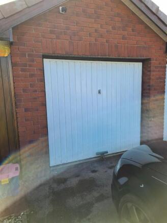 47 Earlesfield garage.jpg