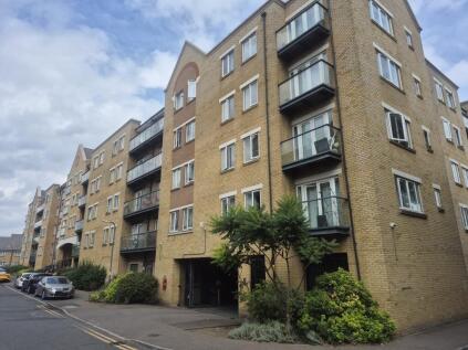 99 Phoenix Court, Black Eagle Drive, Northfleet, Gravesend, Kent DA11 9AW