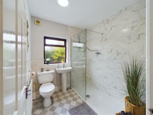 SHOWER ROOM