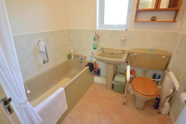 8872f Bath.JPG