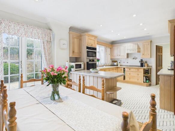 Kitchen/Breakfast Rm