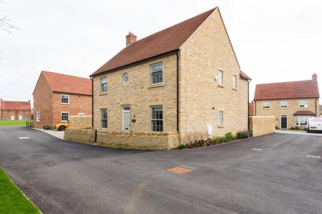 1 Taylor Close High-32