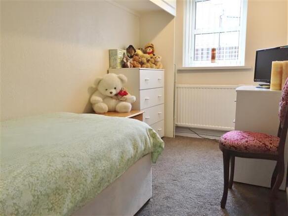 Bedroom (rear)