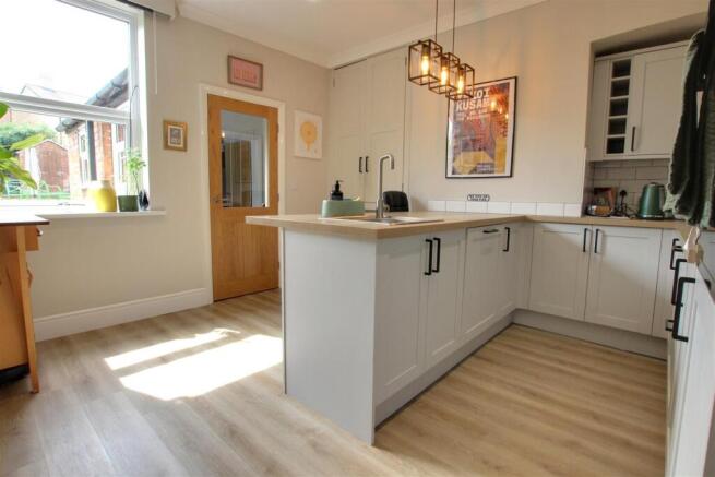 2 bed Terraced for sale Image 8