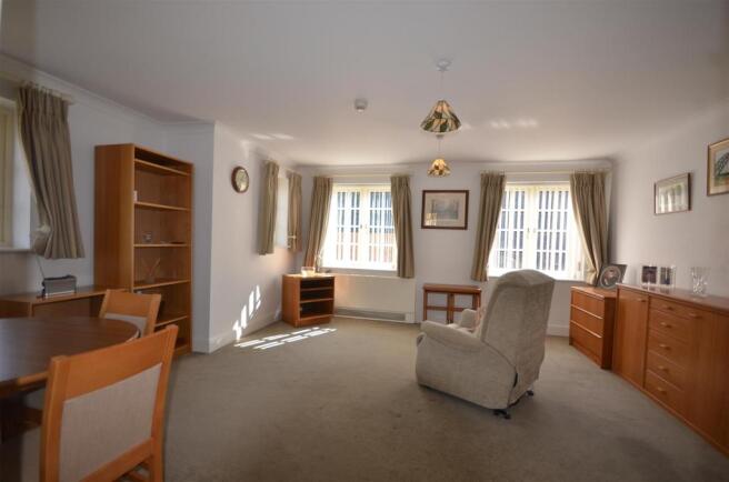 Lounge/Dining Room 2