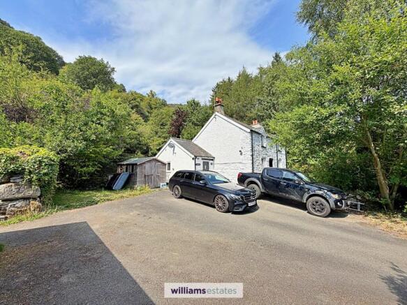 Front/Side Elevation & Driveway