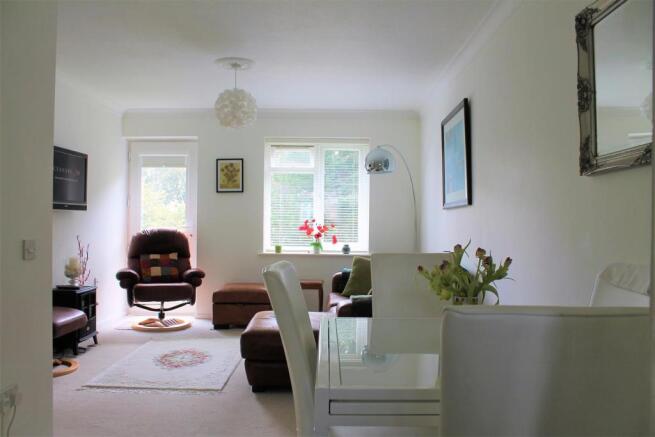 LOUNGE 1.JPG