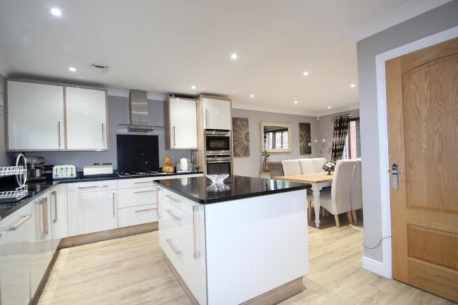 Kitchen/Dining Area 