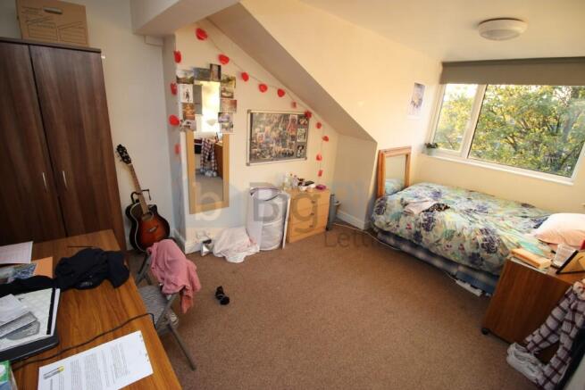 8 bed Terraced to rent Image 11