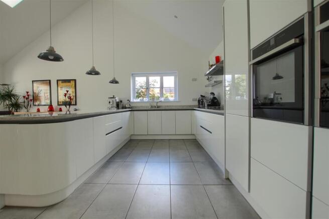 3 bed Detached Bungalow for sale Image 4