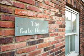 Gate House, Great North Road, Wentbridge, Pontefract WF8 3JJ