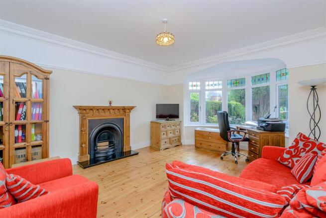8364306-interior01.jpg