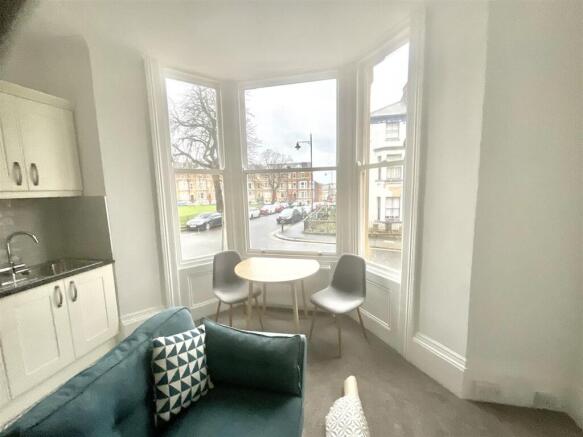 1 bed Flat to rent Image 3