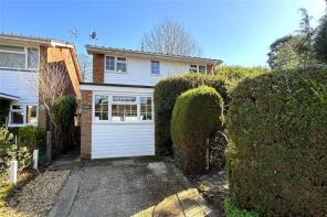 3a Oak House, Field Place, Liphook GU30 7DZ