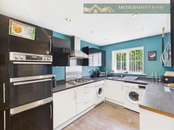 3 bed Semi-Detached for sale Image 6