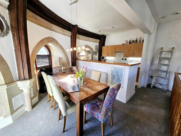 2 bed Flat for sale Image 5