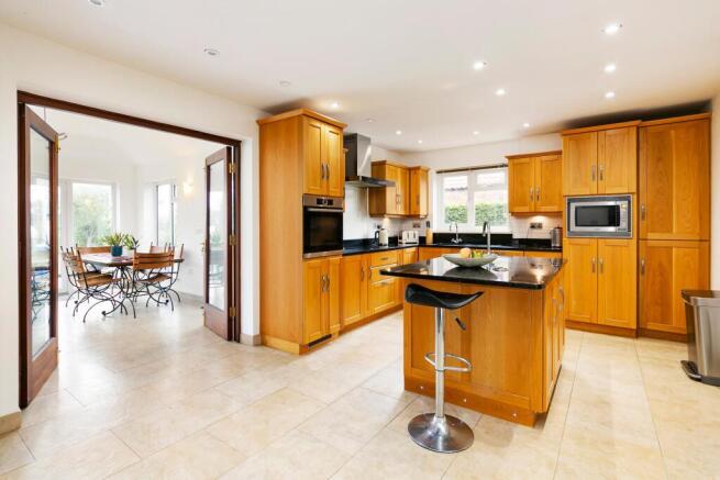 4 bed Detached Bungalow for sale Image 6