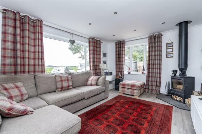 DOUBLE ASPECT LOUNGE :