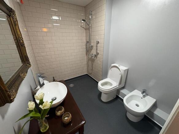 2 bed Apartment for sale Image 8