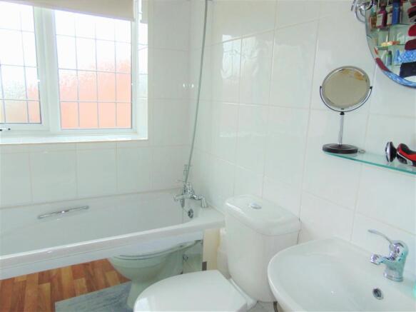 Bathroom (2).JPG
