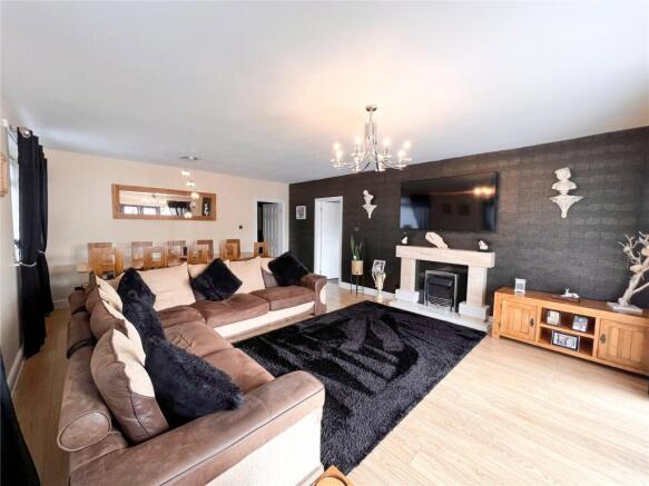 3 bed Bungalow for sale Image 4