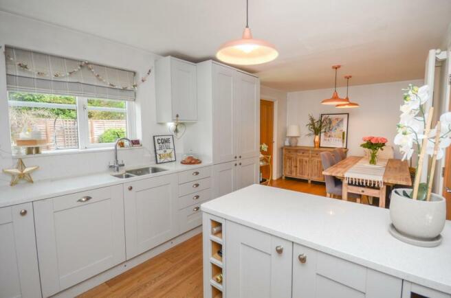 Kitchen pic 2.jpg