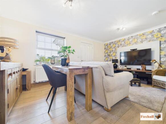 Lounge/Dining Area