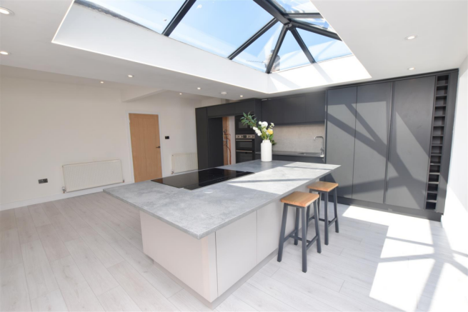 LIVING DINNG KITCHEN