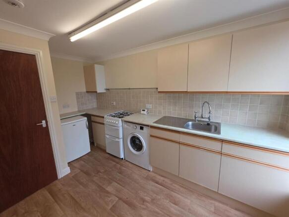 1 bed Flat to rent Image 6