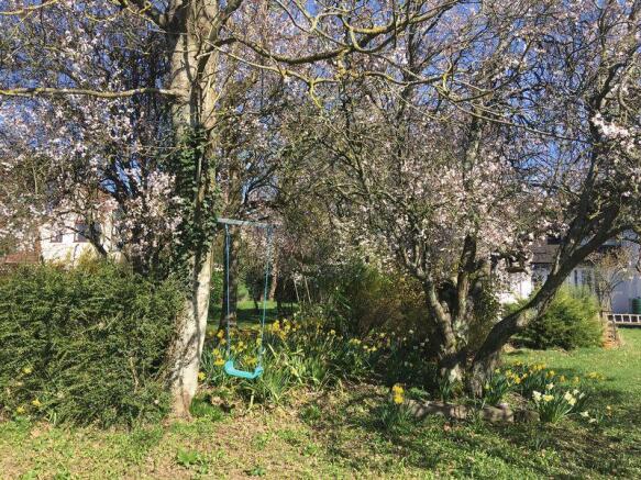 Garden bosson