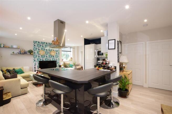 Lounge/Kitchen