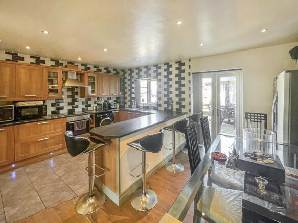 3 bed Semi-Detached for sale Image 5