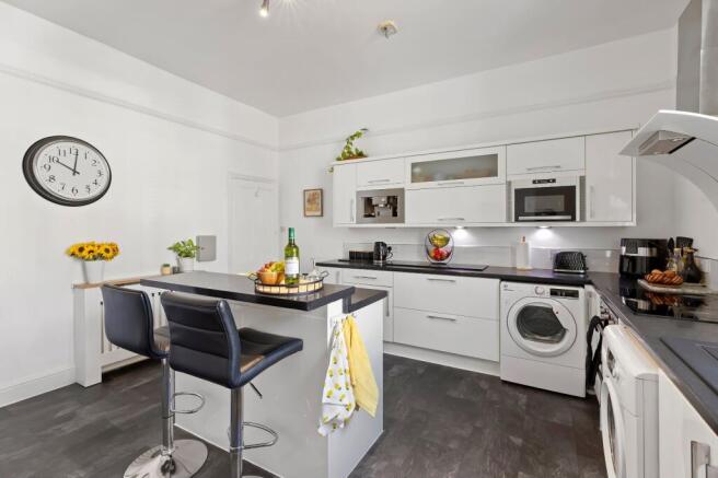 5 bed Flat for sale Image 5