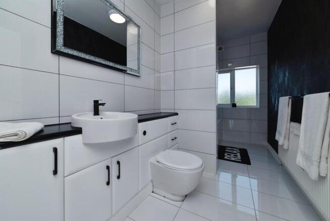 3 bed Terraced for sale Image 10
