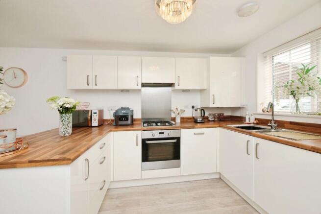 3 bed Semi-Detached for sale Image 4