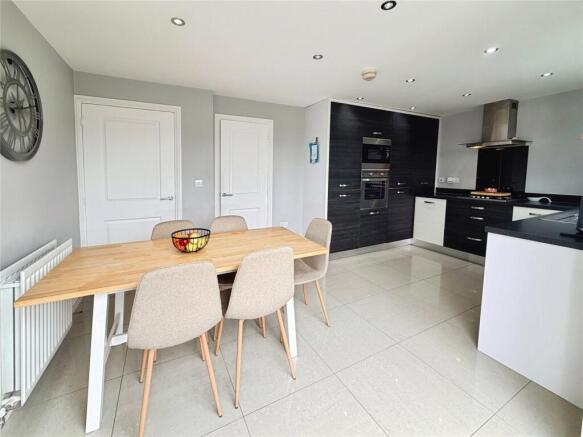 4 bed Detached for sale Image 12