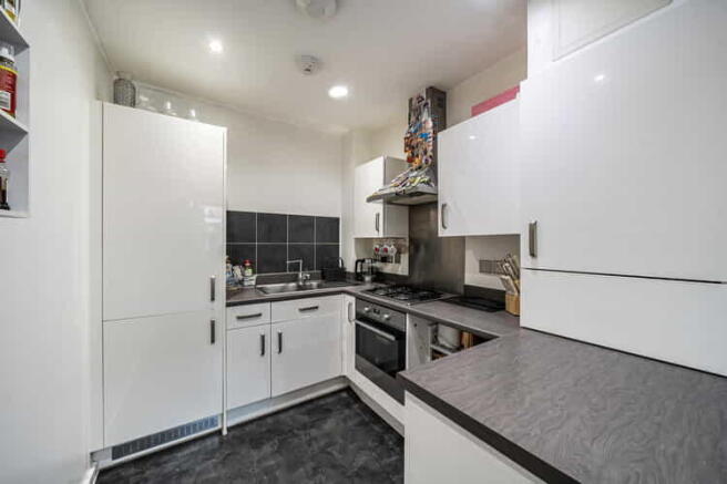 Calvert Mews, Dagenham, Greater London, RM8 photo 4