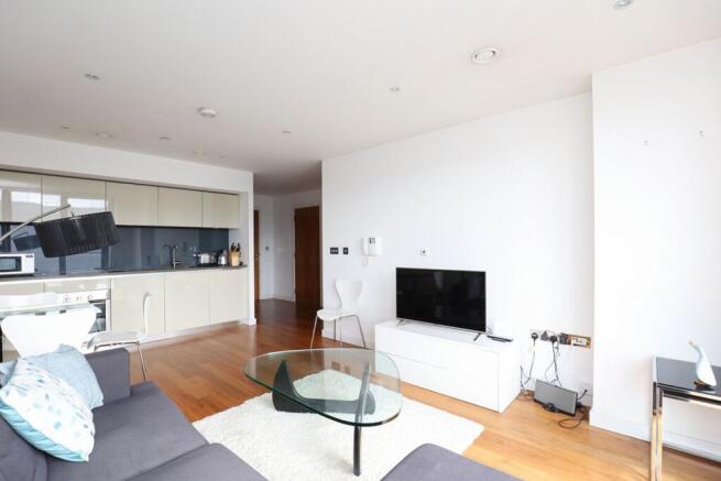 2 bed Apartment to rent Image 5