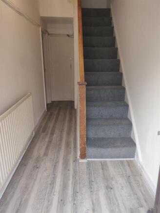 5 bed House to rent Image 10